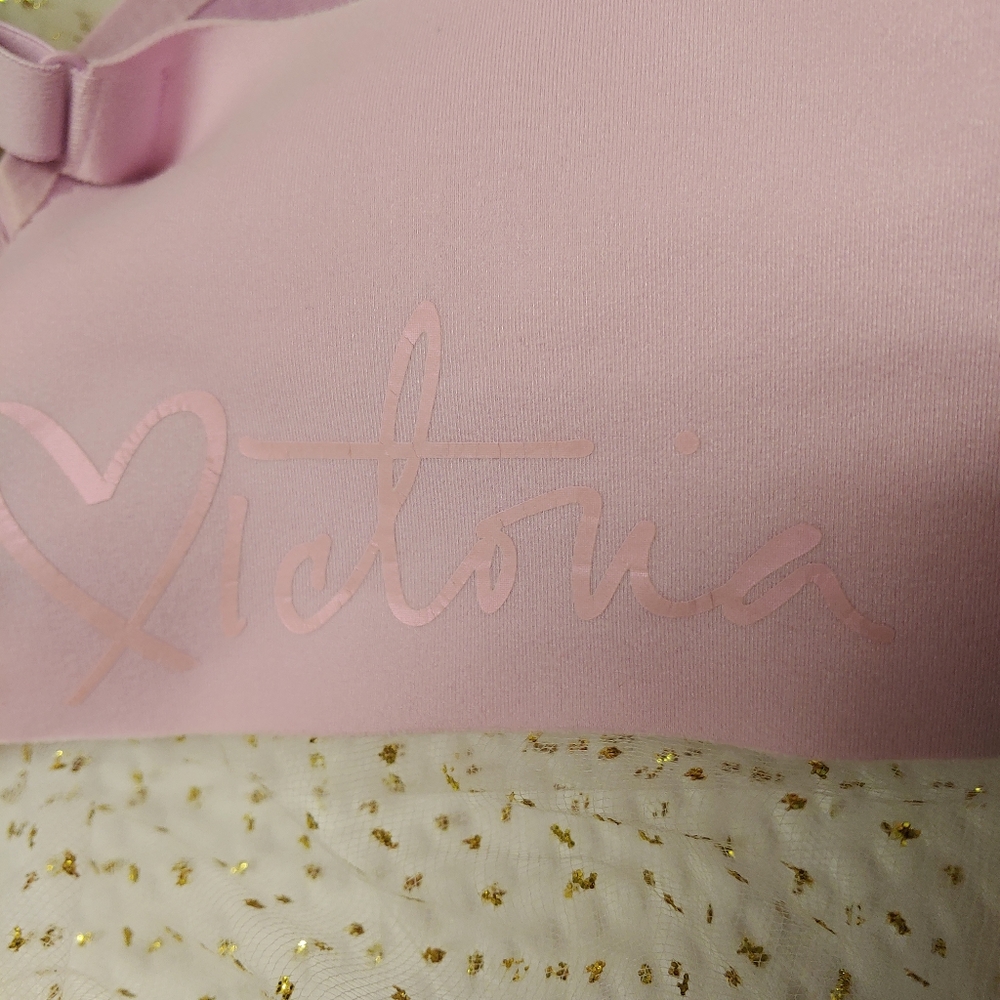 VICTORIA SECRET BRA.  34D - Picture 2 of 5